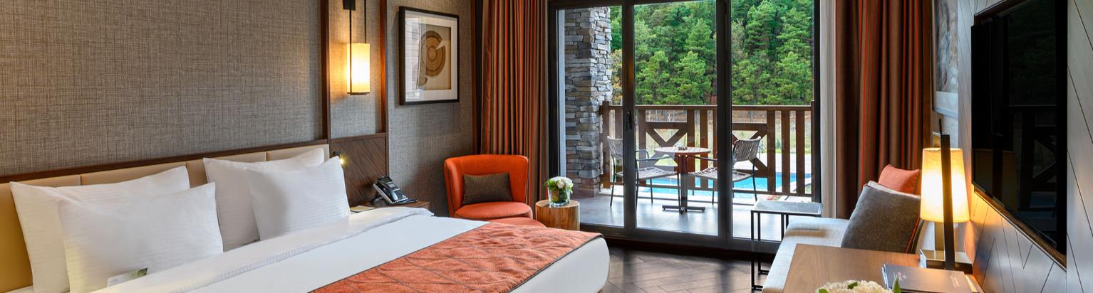 Deluxe Oda, Büyük Yataklı, Orman ve Biyolojik Gölet Manzaralı