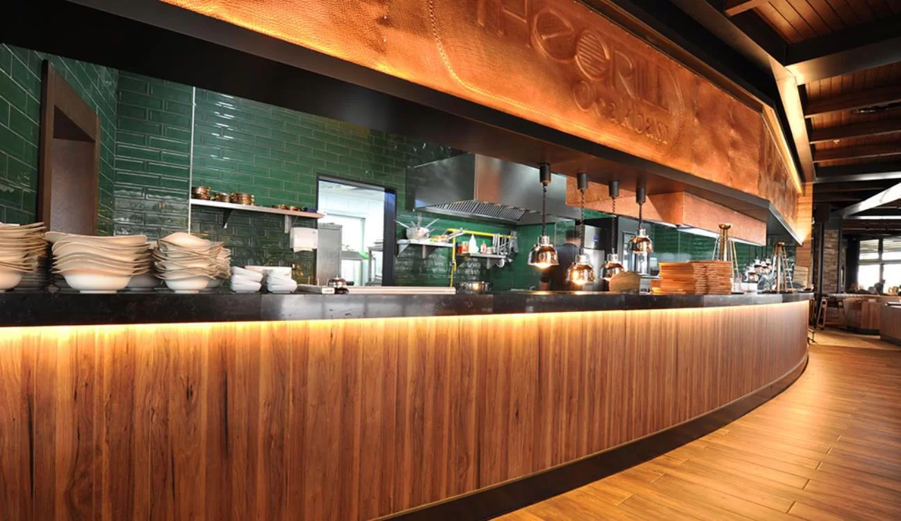 Restaurants & Bar
